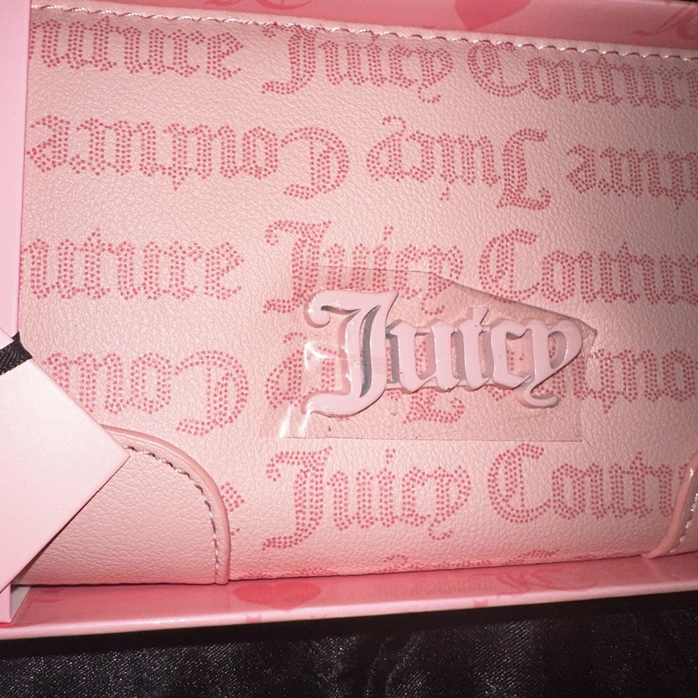 Juicy Couture pink wallet with gift box